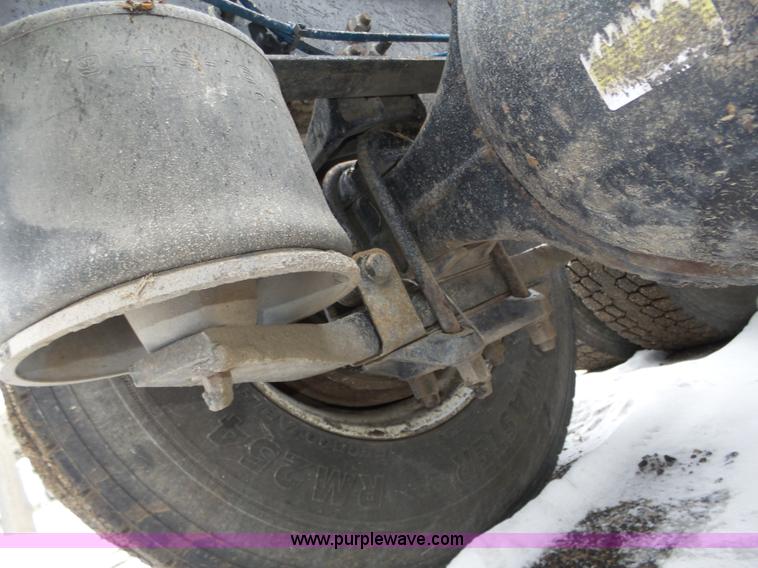 image for item J8794 2000 Freightliner Century Class semi truck