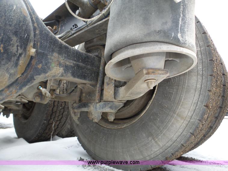 image for item J8794 2000 Freightliner Century Class semi truck