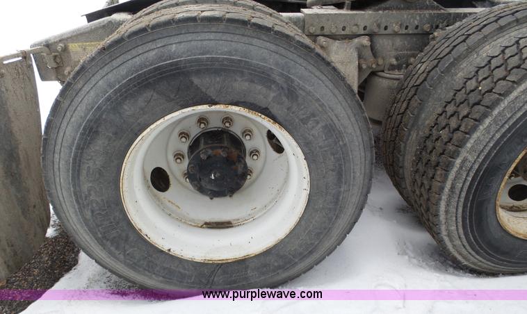 image for item J8794 2000 Freightliner Century Class semi truck