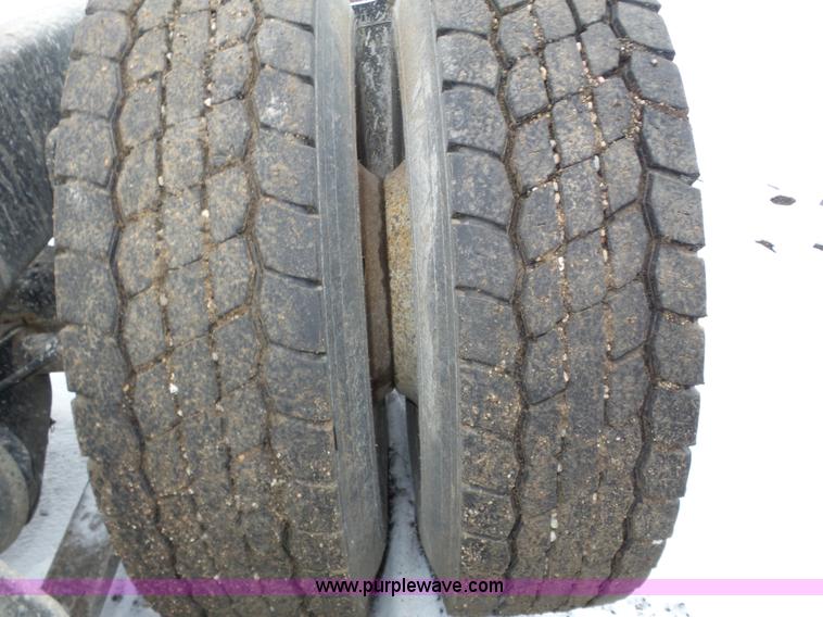 image for item J8794 2000 Freightliner Century Class semi truck