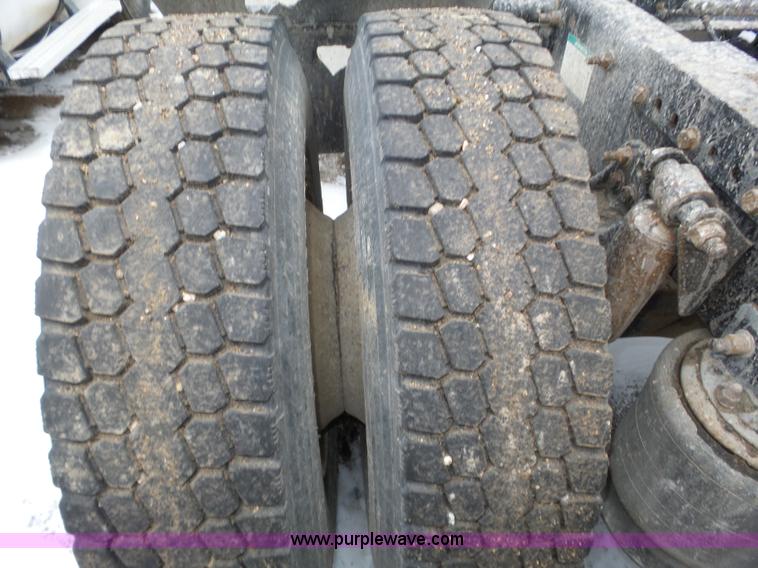 image for item J8794 2000 Freightliner Century Class semi truck