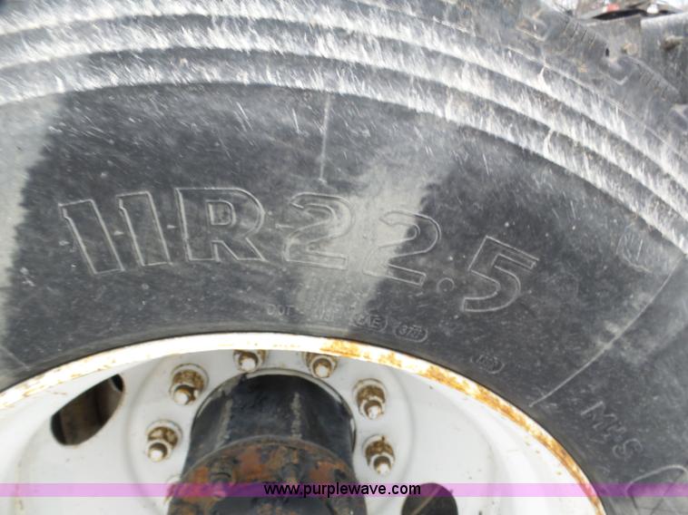 image for item J8794 2000 Freightliner Century Class semi truck