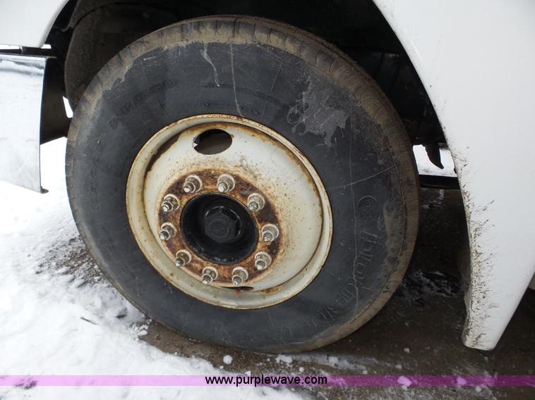 image for item J8794 2000 Freightliner Century Class semi truck