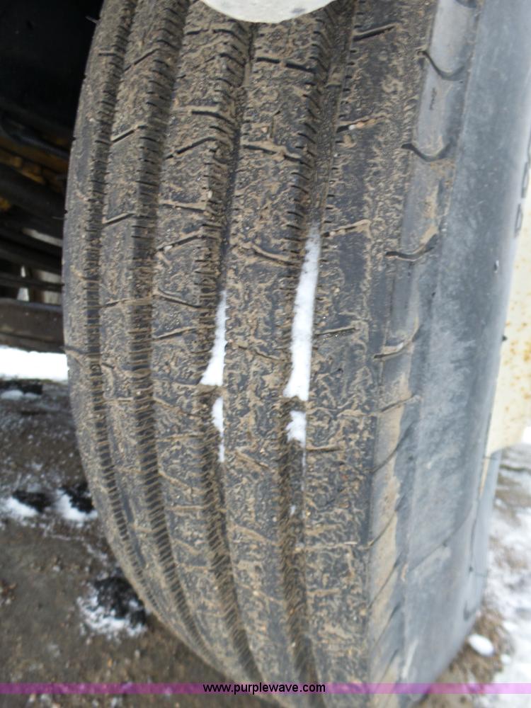 image for item J8794 2000 Freightliner Century Class semi truck