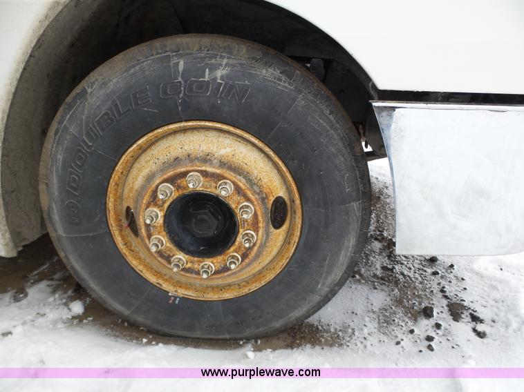 image for item J8794 2000 Freightliner Century Class semi truck