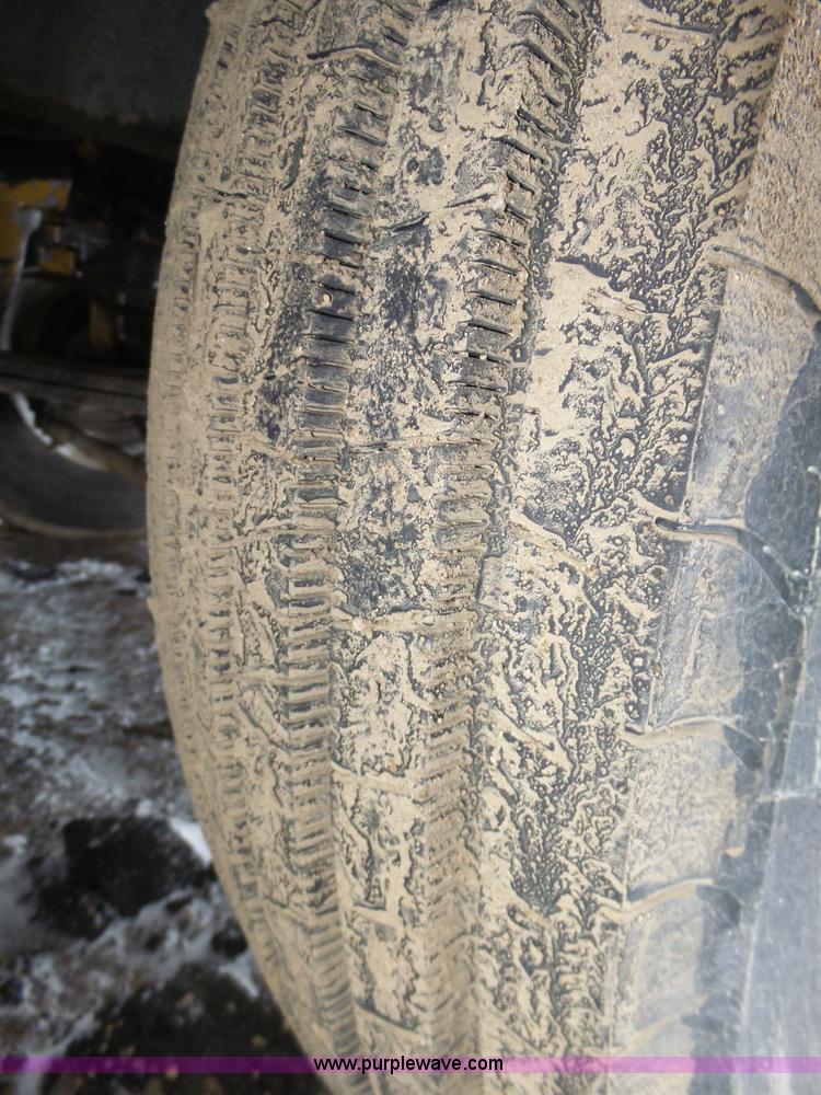 image for item J8794 2000 Freightliner Century Class semi truck