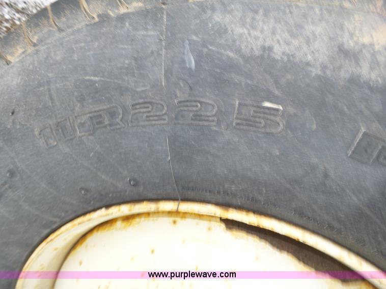 image for item J8794 2000 Freightliner Century Class semi truck