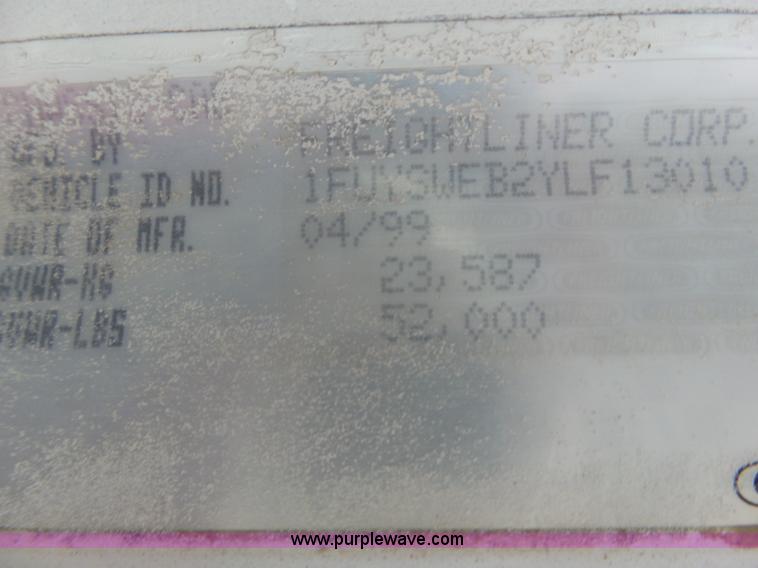 image for item J8794 2000 Freightliner Century Class semi truck