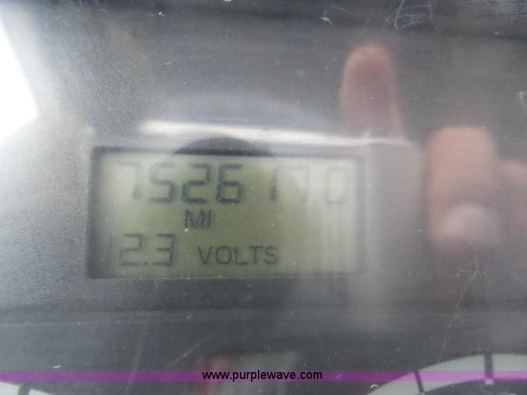 image for item J8795 2005 Freightliner Columbia semi truck