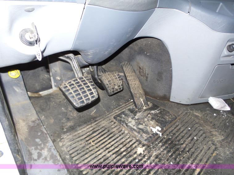 image for item J8795 2005 Freightliner Columbia semi truck