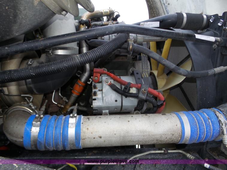 image for item J8795 2005 Freightliner Columbia semi truck