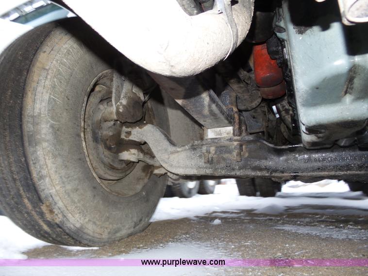 image for item J8795 2005 Freightliner Columbia semi truck