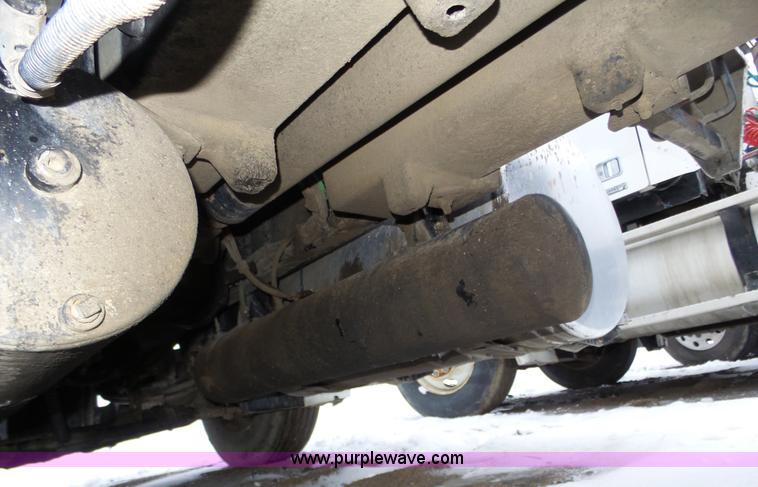 image for item J8795 2005 Freightliner Columbia semi truck