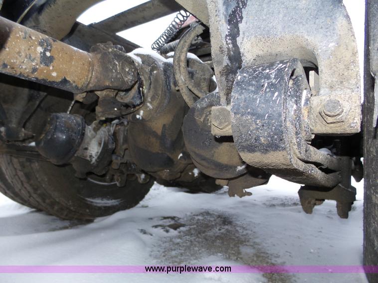 image for item J8795 2005 Freightliner Columbia semi truck