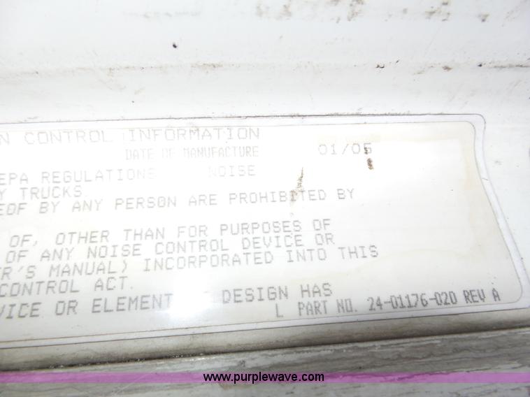 image for item J8795 2005 Freightliner Columbia semi truck