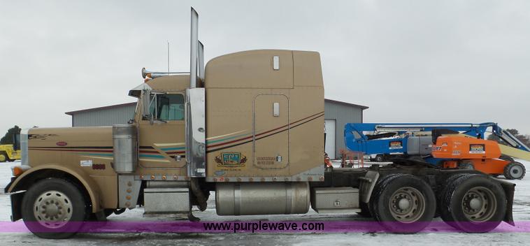 image for item J8796 2000 Peterbilt 379 semi truck