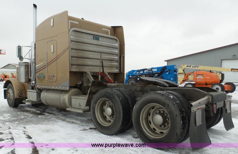 image for item J8796 2000 Peterbilt 379 semi truck
