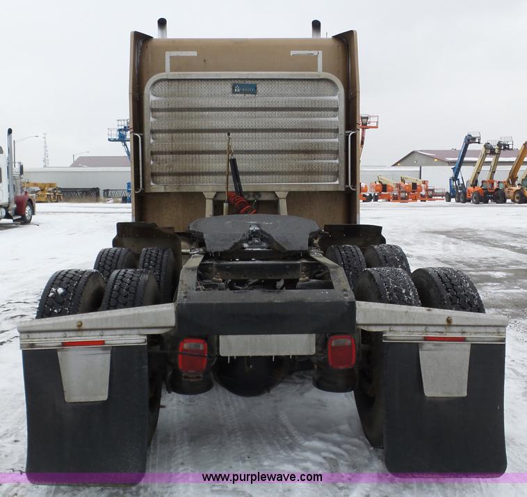 image for item J8796 2000 Peterbilt 379 semi truck