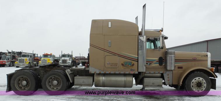 image for item J8796 2000 Peterbilt 379 semi truck