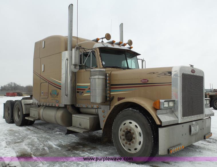 image for item J8796 2000 Peterbilt 379 semi truck