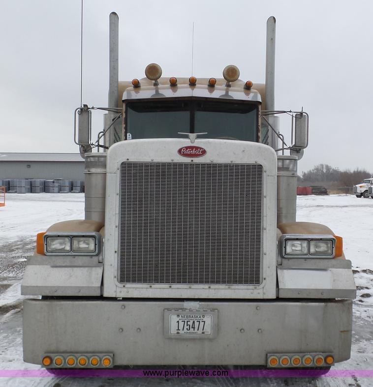image for item J8796 2000 Peterbilt 379 semi truck