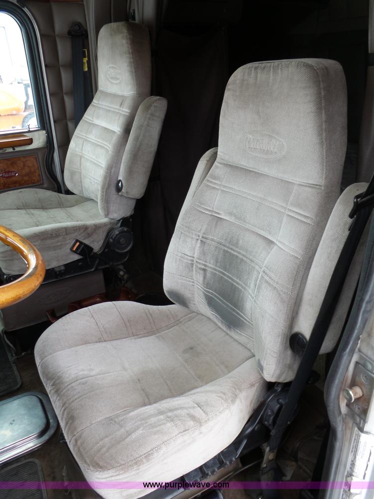 image for item J8796 2000 Peterbilt 379 semi truck