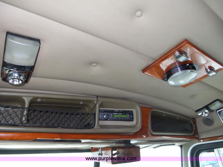 image for item J8796 2000 Peterbilt 379 semi truck