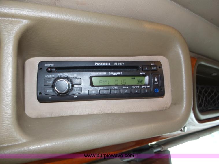 image for item J8796 2000 Peterbilt 379 semi truck