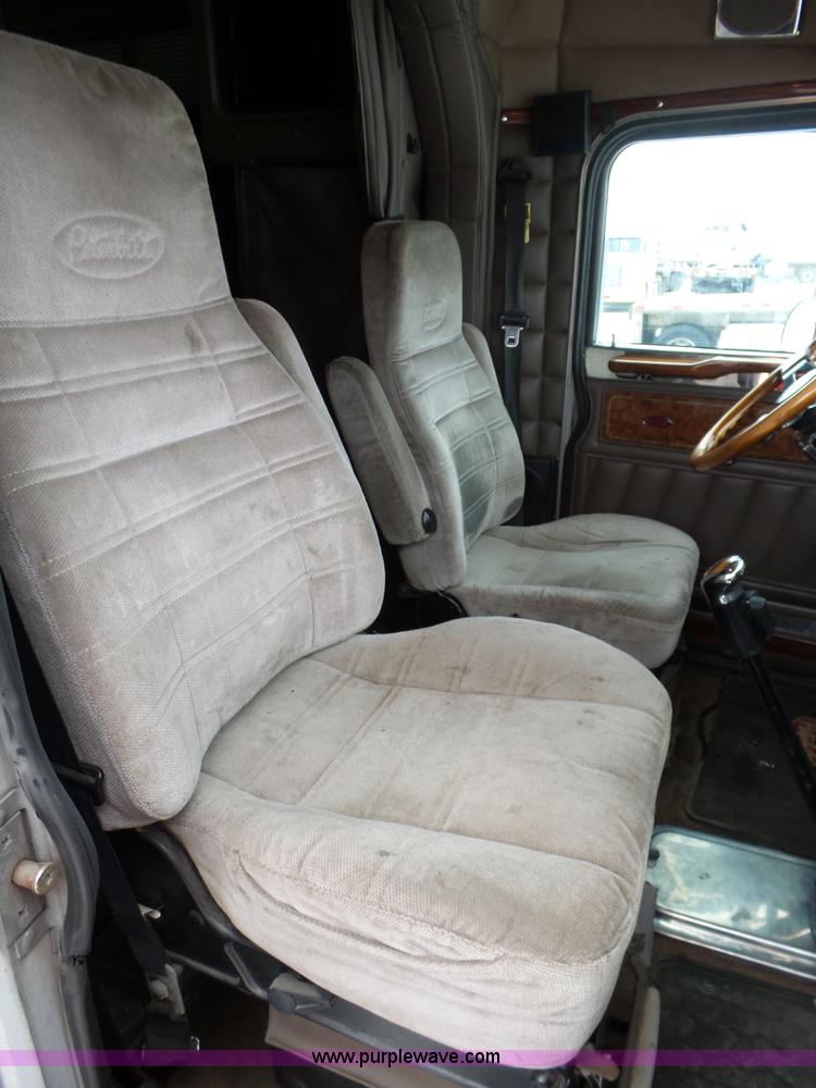 image for item J8796 2000 Peterbilt 379 semi truck