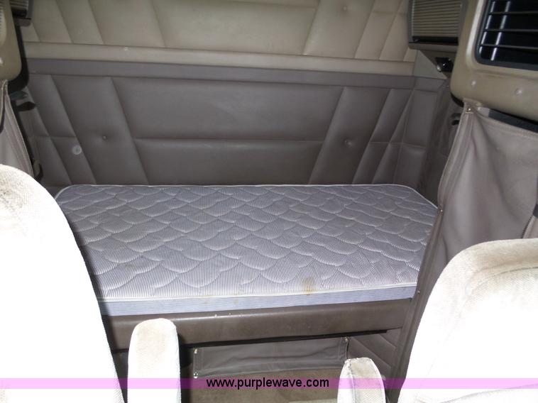 image for item J8796 2000 Peterbilt 379 semi truck