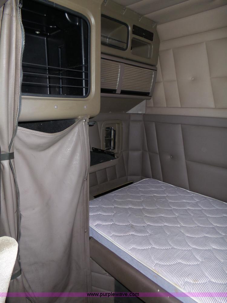 image for item J8796 2000 Peterbilt 379 semi truck