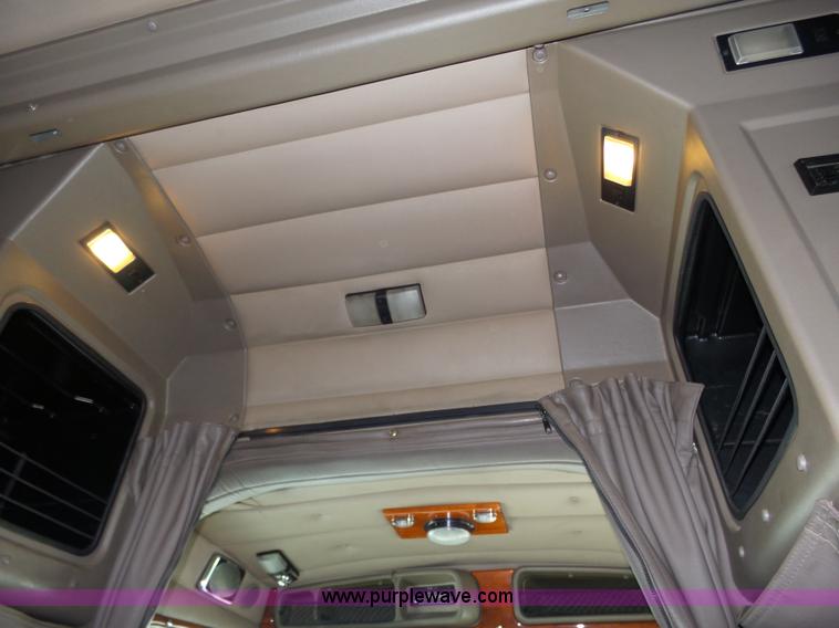 image for item J8796 2000 Peterbilt 379 semi truck