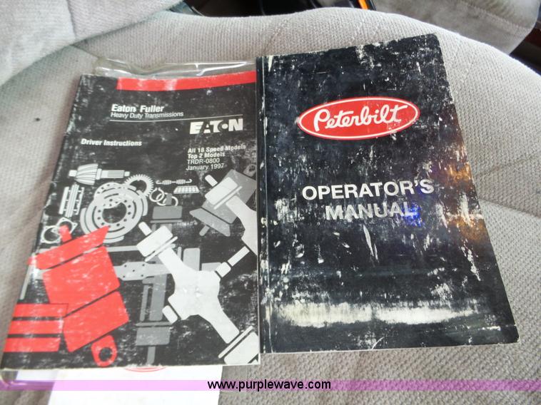 image for item J8796 2000 Peterbilt 379 semi truck