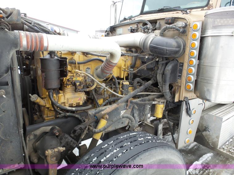 image for item J8796 2000 Peterbilt 379 semi truck