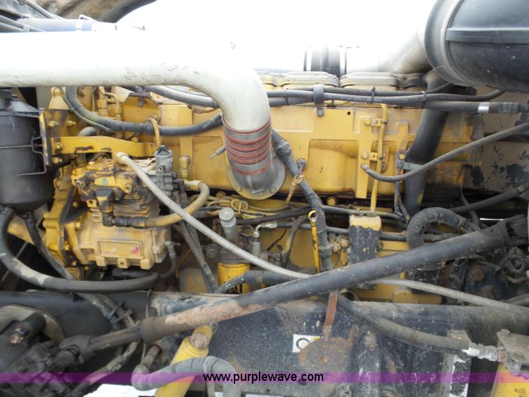 image for item J8796 2000 Peterbilt 379 semi truck