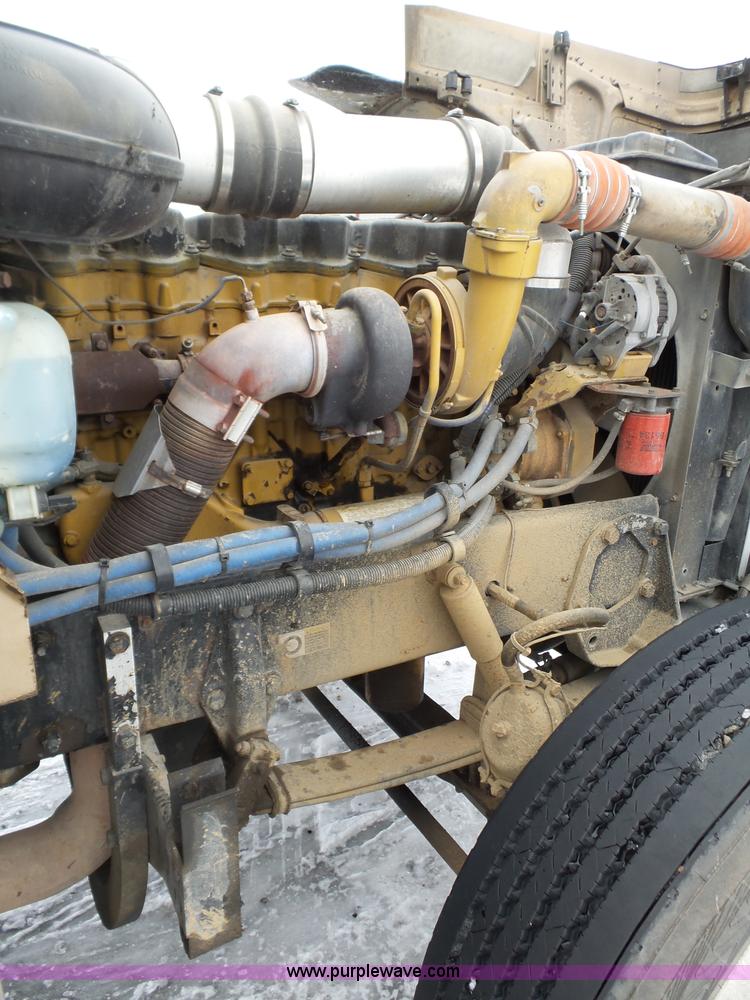 image for item J8796 2000 Peterbilt 379 semi truck