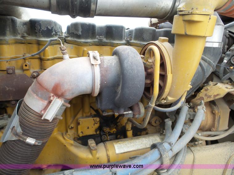 image for item J8796 2000 Peterbilt 379 semi truck