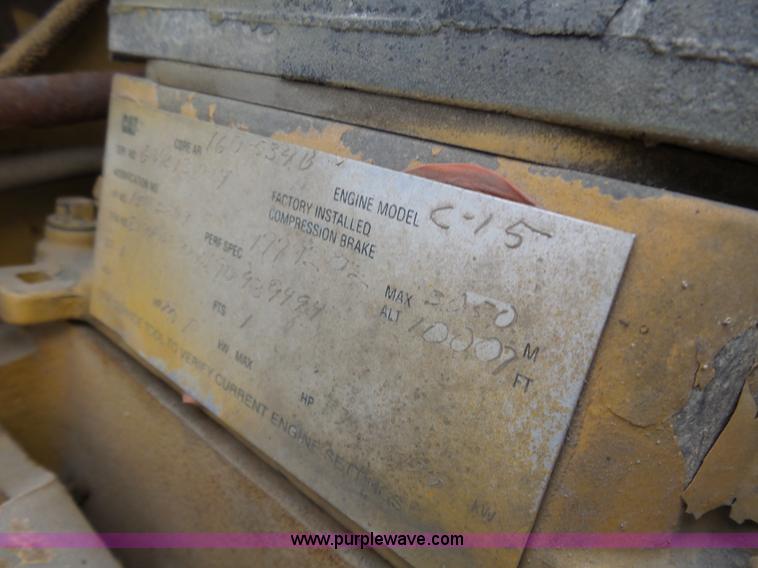 image for item J8796 2000 Peterbilt 379 semi truck