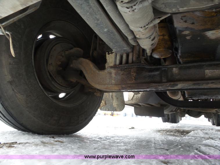 image for item J8796 2000 Peterbilt 379 semi truck