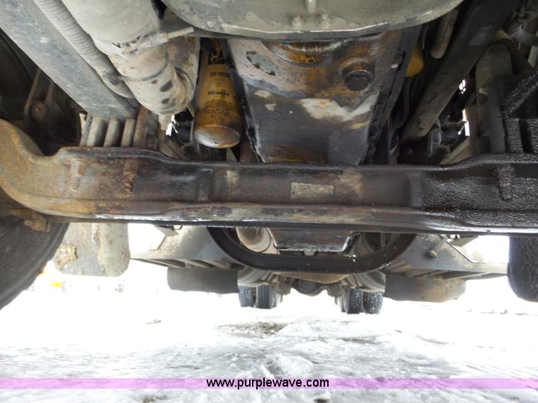 image for item J8796 2000 Peterbilt 379 semi truck