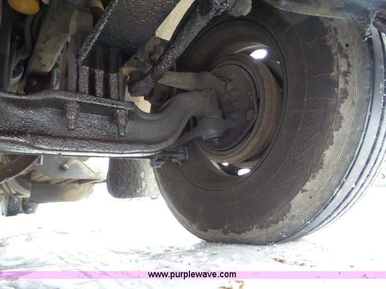 image for item J8796 2000 Peterbilt 379 semi truck