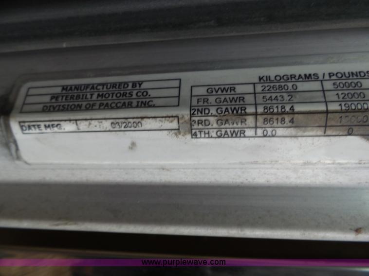 image for item J8796 2000 Peterbilt 379 semi truck