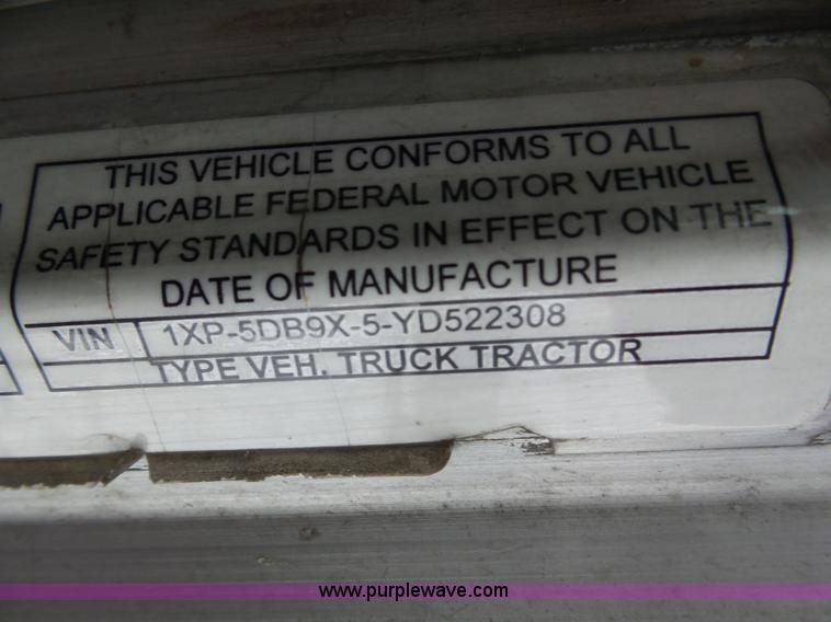 image for item J8796 2000 Peterbilt 379 semi truck