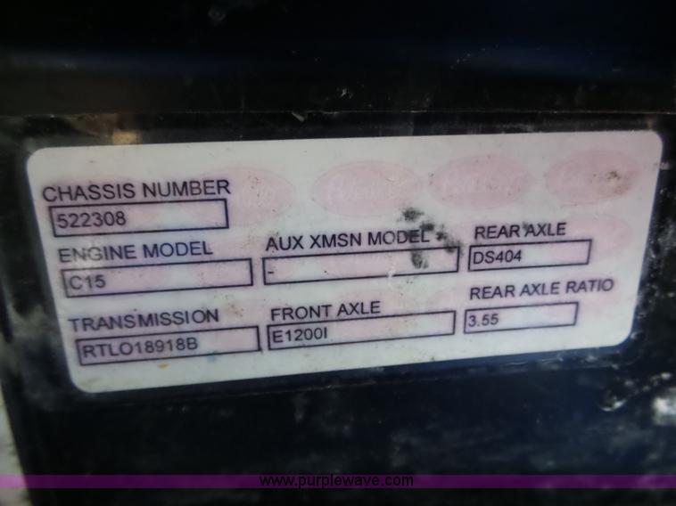 image for item J8796 2000 Peterbilt 379 semi truck