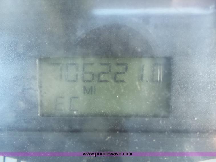 image for item J8798 2005 Freightliner Columbia semi truck