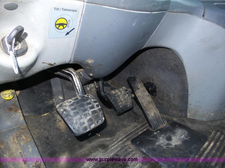 image for item J8798 2005 Freightliner Columbia semi truck