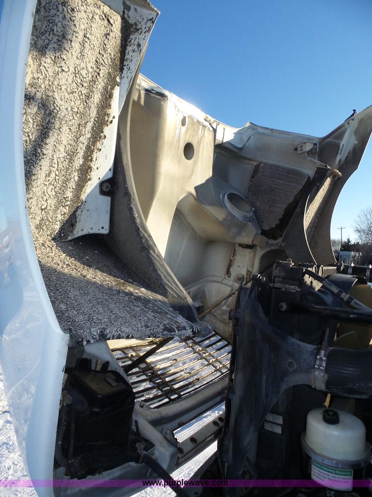 image for item J8798 2005 Freightliner Columbia semi truck