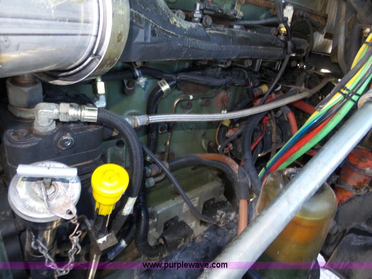 image for item J8798 2005 Freightliner Columbia semi truck