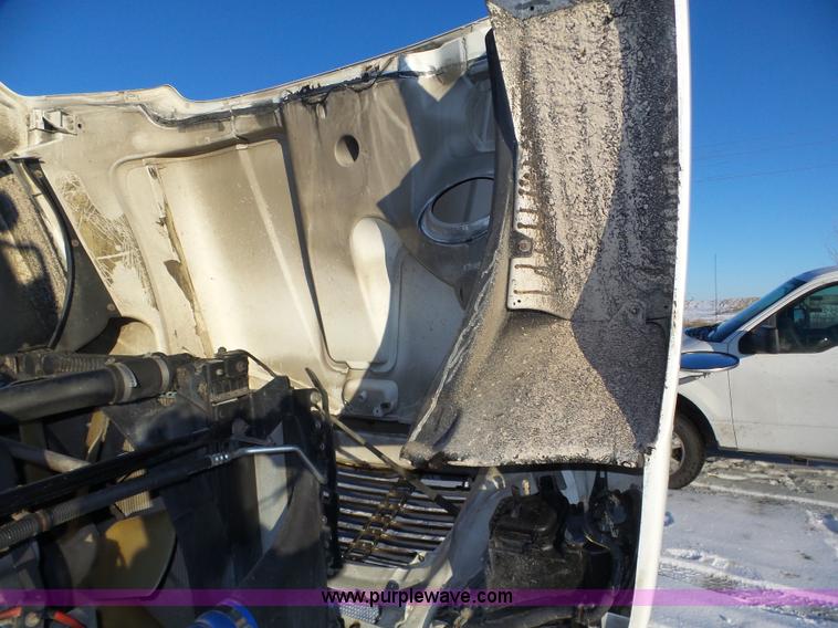 image for item J8798 2005 Freightliner Columbia semi truck