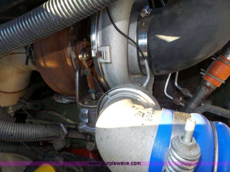 image for item J8798 2005 Freightliner Columbia semi truck